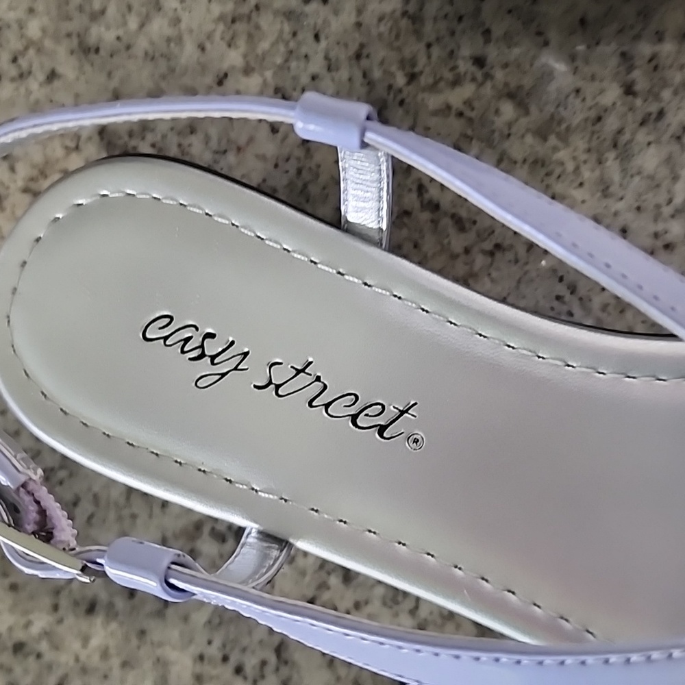 NWOT....Easy Street lilac purple scrappy sandal! - Picture 3 of 7